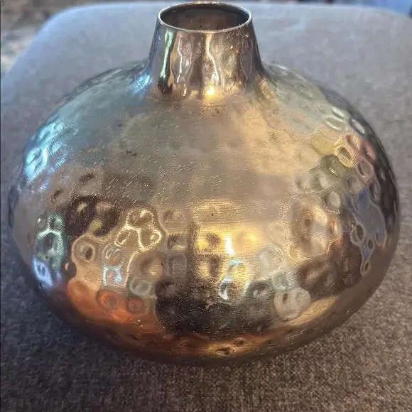 Elegant Silver Hammered Vase - Picture 3 of 5